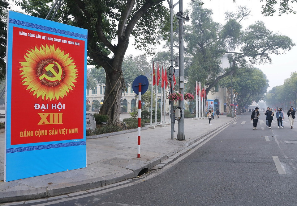 Panel para dar la bienvenida al XIII Congreso Nacional del Partido Comunista de Vietnam en el parque de Ly Thai To (Foto: VNA)
