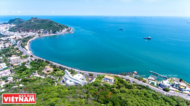 Ba Ria-Vung Tau, con muchas playas con extensa arena y agua cristalina, es un destino apacible, ideal para la relajación de los turistas.