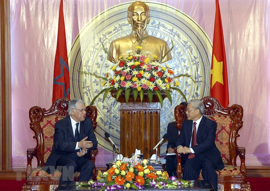 El presidente de la Asamblea Nacional de Vietnam, Nguyen Phu Trong, recibe al primer ministro marroquí, Abbas El Fassi, en su visita oficial a Vietnam en 2008. Foto: (Nhan Sang/VNA)