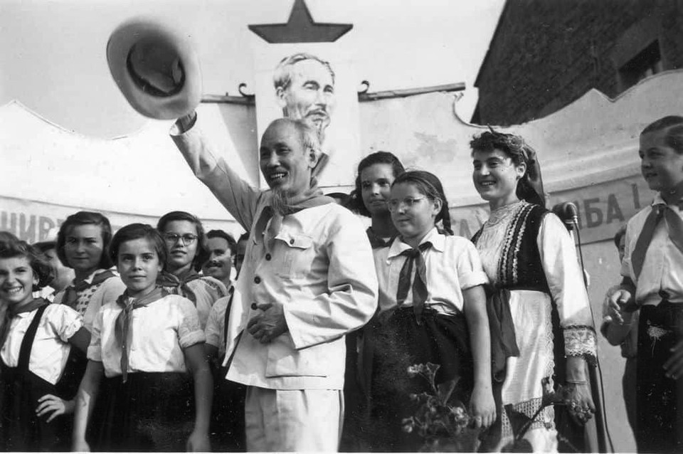 El Presidente Ho Chi Minh durante su visita a Bulgaria en agosto de 1957. Foto: Archivo/VNA