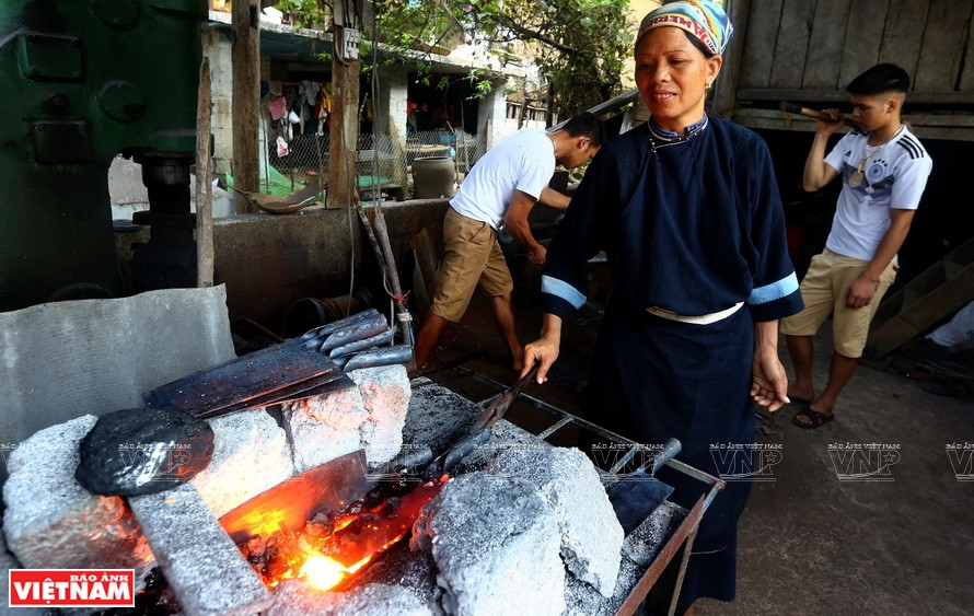 La comuna de Phuc Sen tiene alrededor de 150 familias dedicadas a la forja, distribuidas en seis aldeas. (Foto: Revista Vietnam)
