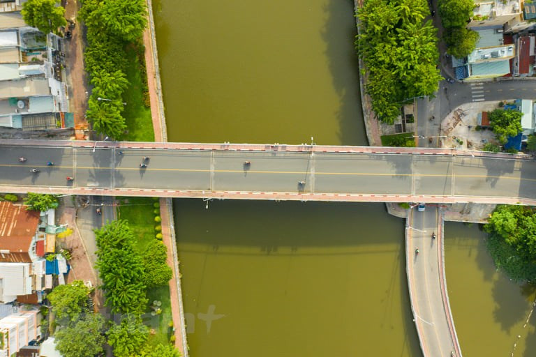  Las calles de Ciudad Ho Chi Minh permanecen desiertas. (Foto: Vietnam +)