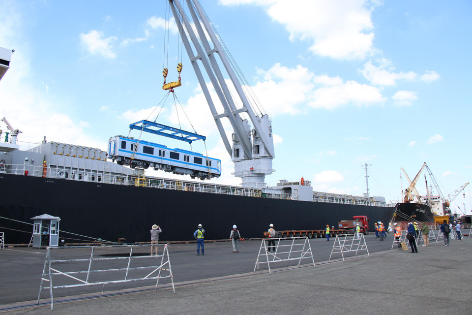 La descarga de vagones en el puerto de Khanh Hoi. (Foto: VNA)