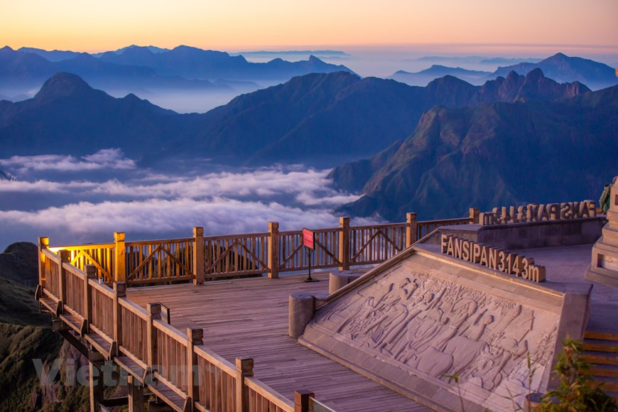 El pico de Fansipan se tiñe de color púrpura. (Foto: Vietnam+)