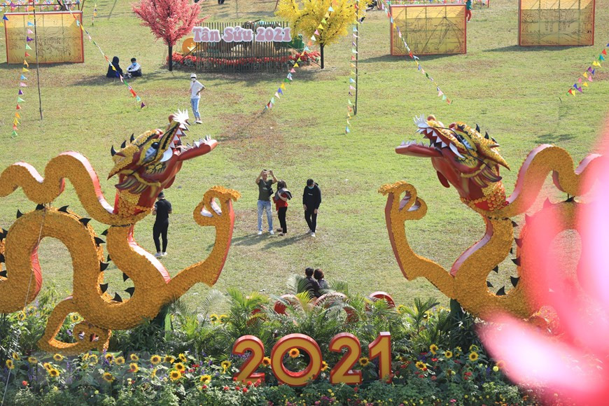 Visitantes disfrutan del Tet del pasado mediante los juegos folclóricos (Foto: VNA)