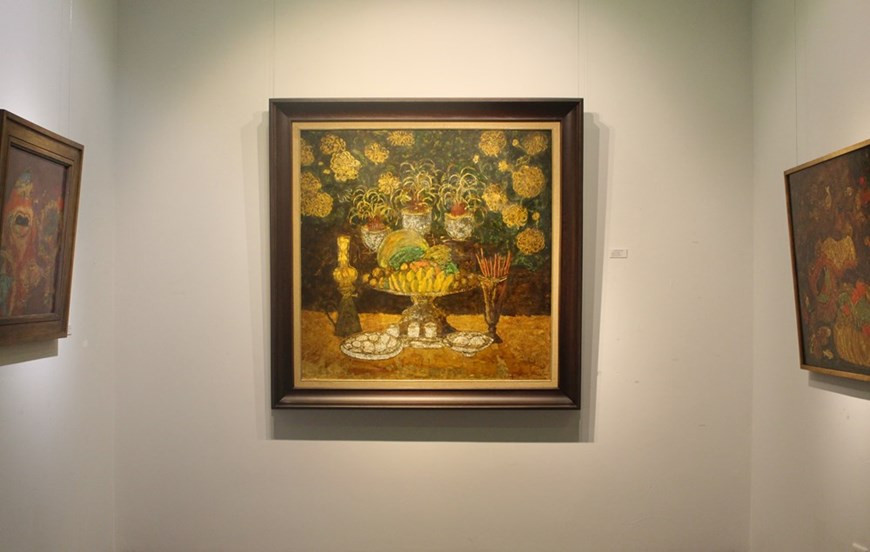 “Noi… tiep” (Continuidad) es la primera exposición individual del artista Nguyen Tien Ngoc. Como su nombre indica, esta muestra es la continuación de "Nostalgia", una exposición que realizó junto con muchos otros artistas anteriormente. El artista Nguyen Tien Ngoc nació en 1982 en el distrito de Khoai Chau, en la provincia norteña vietnamita de Hung Yen. Residente en Hanoi, se graduó de la Universidad de Bellas Artes Industriales en 2011. Desde entonces, ha sido un apasionado del tema de la cultura popular que se muestra en material de laca. La exposición está en marcha en la casa de exhibición de bellas artes de la Asociación de Bellas Artes de Vietnam en la calle de Ngo Quyen en Hanoi. (Foto: Vietnam+) 