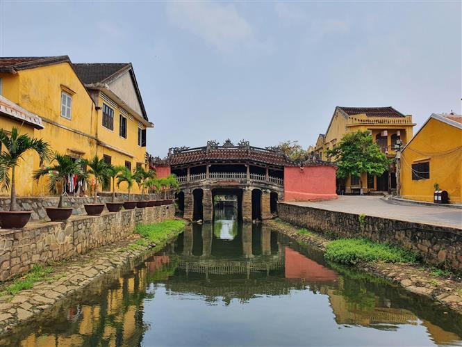 El puente japonés o Chua Cau en Hoi An con sus particularidades arquitectónicas. (Foto: VNA)