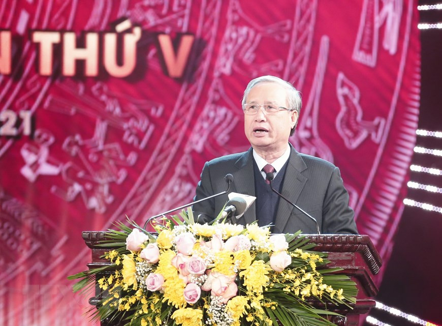 El miembro del Buró Político y permanente de la Secretaría del Comité Central del PCV, Tran Quoc Vuong, interviene en la cita. (Fuente: VNA)