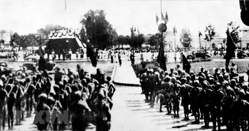 La multitud se reunió en la plaza de Ba Dinh para escuchar la Declaración de Independencia proclamada por el Presidente Ho Chi Minh el 2 de septiembre de 1945 (Foto: Archivo)