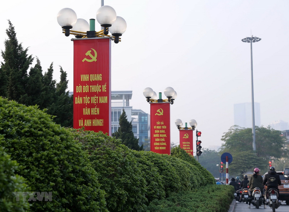 Consignas de saludo al XIII Congreso Nacional del Partido Comunista de Vietnam (Foto: VNA)