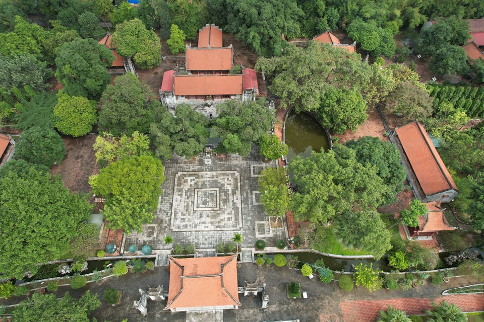 El Comité Organizador espera que un total de 35 concursantes de Miss Turismo Mundo 2022 (Miss Tourism World) visiten y ofrezcan inciensos en el templo-pagoda Hai Ba Trung, un complejo de reliquias arquitectónicas y artísticas únicas, en el cual se conservan una antigua estela tallada en 1932 y numerosos objetos valiosos, especialmente 76 estatuas de adoración concebidas durante la dinastía Nguyen (1802 -1945), la última de Vietnam. Deviene también un lugar con gran valor histórico, donde ocurrieron diversos acontecimientos revolucionarios durante la lucha por la liberación nacional contra los colonialistas franceses. Esta área ritual se dedica a las heroínas Hermanas Trung, quienes en el año 40 de nuestra era lideraron un levantamiento masivo contra los invasores Han, de China, para reclamar la independencia nacional luego de más de 200 años de dominio extranjero. (Fuente:Vietnamplus)