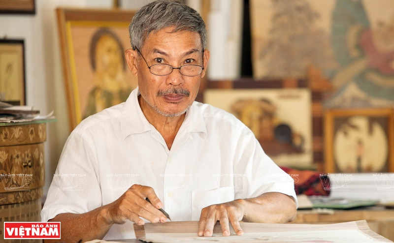El pintor Nguyen Trung Ky en su taller en Ciudad Ho Chi Minh (Fuente: VNA)