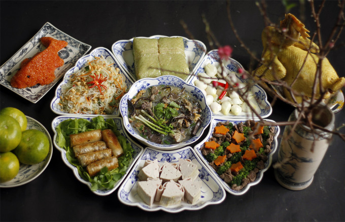 Una bandeja tradicional de ofrendas a Ong Cong y Ong Tao en el Norte de Vietnam. (Foto: VNA)