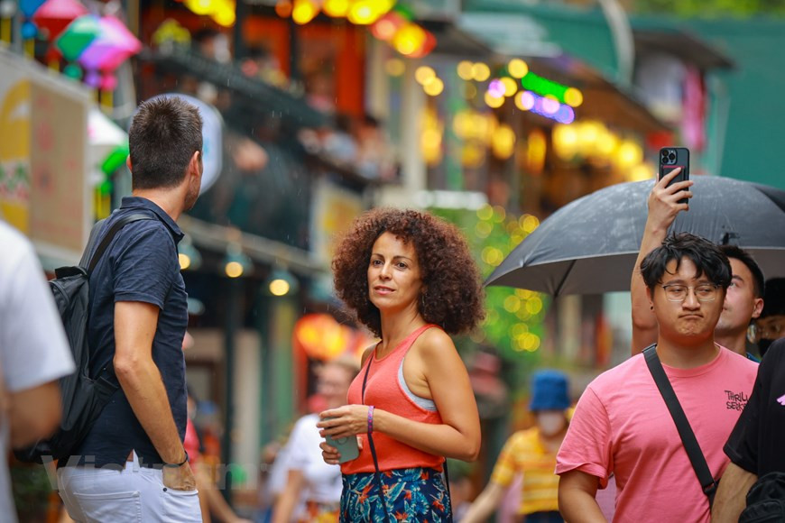 Recientemente, Tripzilla, una revista de viajes con sede en Singapur, publicó un artículo que evalúa a Hanoi como uno de los destinos más seguros del mundo para mujeres viajeras cuando viajan solas. (Foto: Vietnam+)
