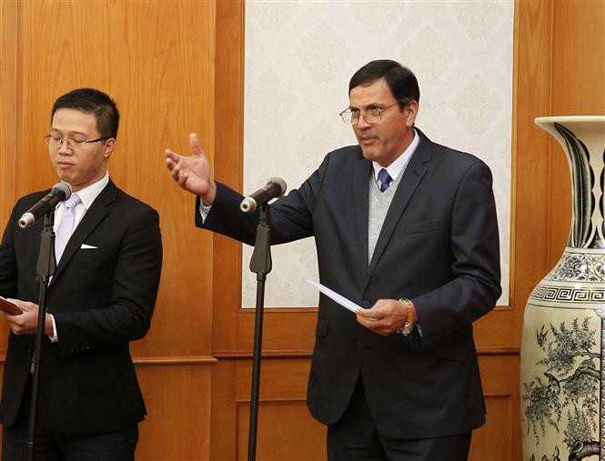 Juan Carlos Marsán Aguilera, jefe adjunto del Departamento de Relaciones Exteriores del Comité Central del Partido Comunista de Cuba, habla en el evento (Fuente: VNA)