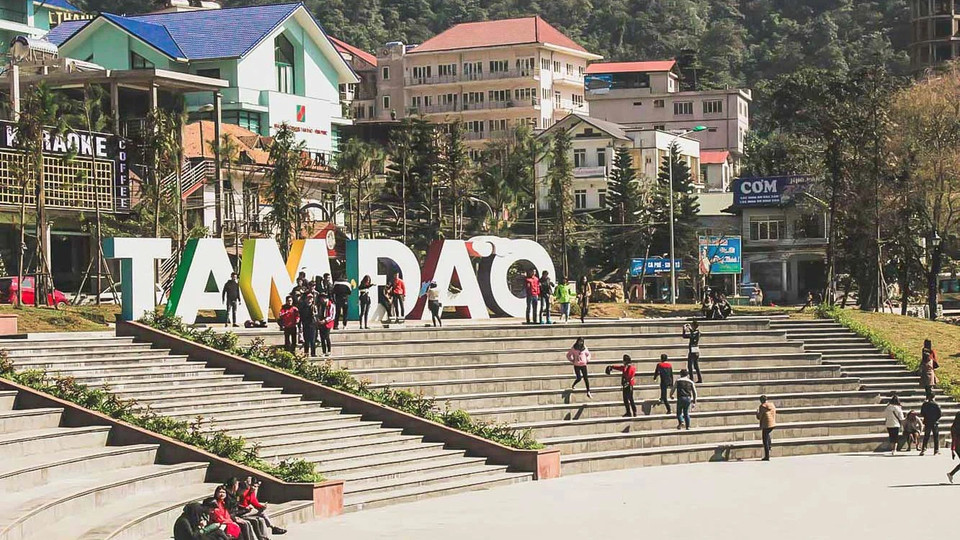 Al llegar a Tam Dao, los visitantes sentirán cuatro estaciones en un día. Habrá una brisa primaveral por la mañana, un clima caluroso al mediodía, una romántica tarde de otoño, y un poco frío de invierno por la noche. (Fuente: Revista Ilustrada de Vietnam)