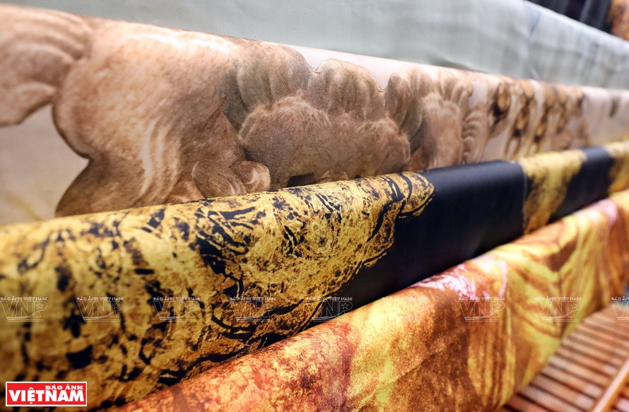 Las sábanas de DeSilk retratan con una nueva perspectiva la cultura e historia milenaria de Vietnam, así como sus obras arquitectónicas y aldeas artesanales. (Foto: VNA)