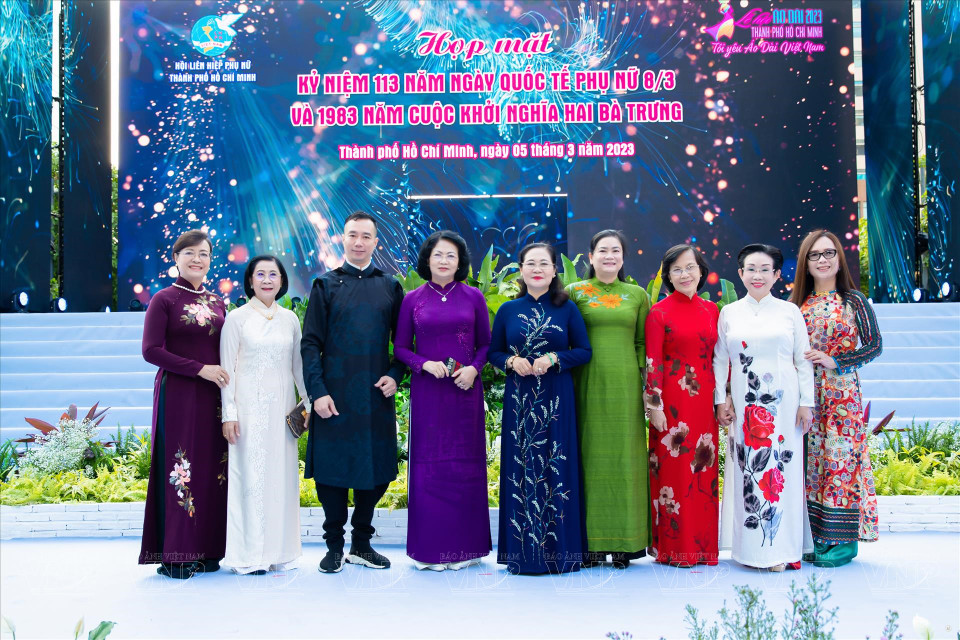 El desfile "Amo el Ao dai vietnamita" fue organizado por el Departamento de Turismo de Ciudad Ho Chi Minh en colaboración con la Unión municipal de Mujeres para celebrar el Día Internacional de la Mujer, el 8 de marzo. Foto: Revista Vietnam