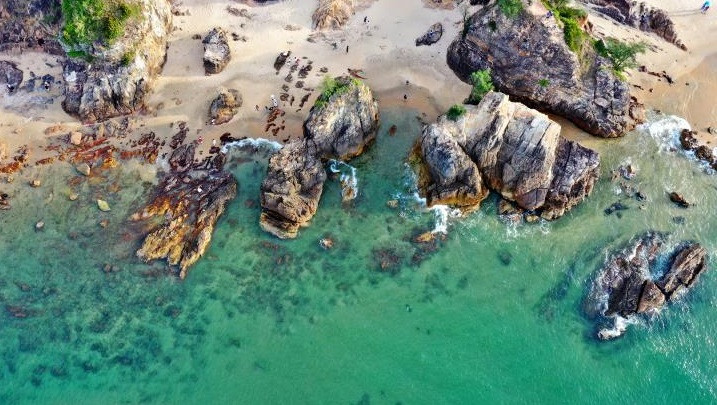 La playa deviene un atractivo destino turístico en Quang Binh.