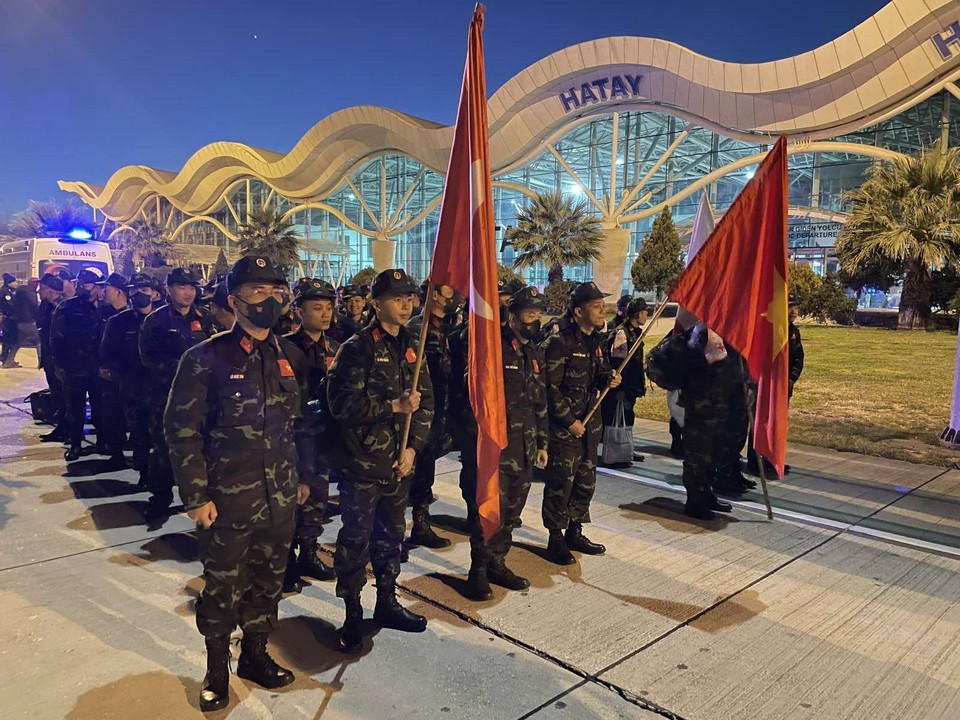 La fuerza de rescate del Ejército Popular de Vietnam llegó a Hatay, lista para participar en las actividades de asistencia a Turquía. (Foto: VNA)