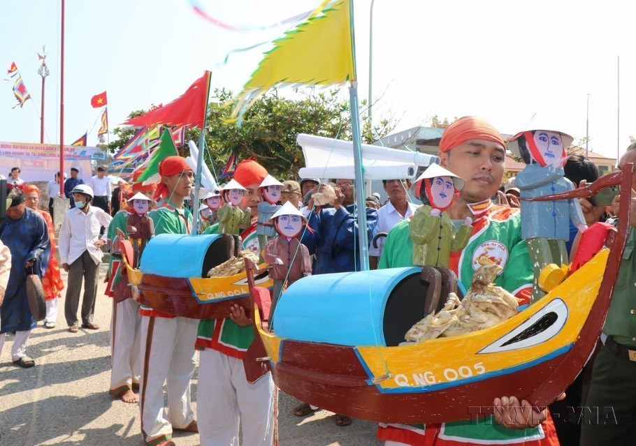 El ritual dedicado a los soldados de la flotilla de Hoang Sa figura en la lista de Patrimonio Cultural Inmaterial Nacional, en la categoría de Prácticas Sociales y Creencias. Foto: VNA