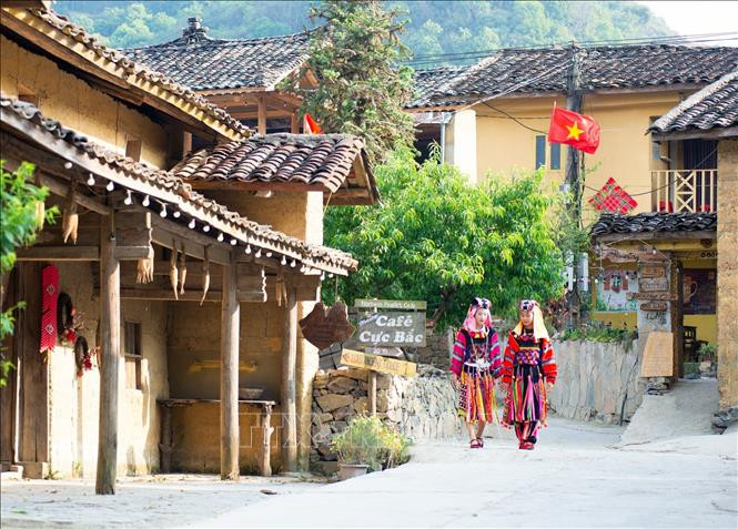 Los pobladores se visten a menudo los trajes tradicionales, especialmente en ocasiones especiales. (Foto: VNA)