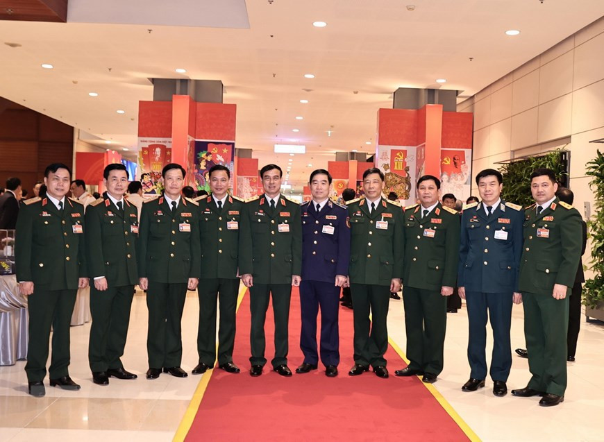 La delegación del Comité del PCV en el Ejército posa para la foto (Foto: VNA)