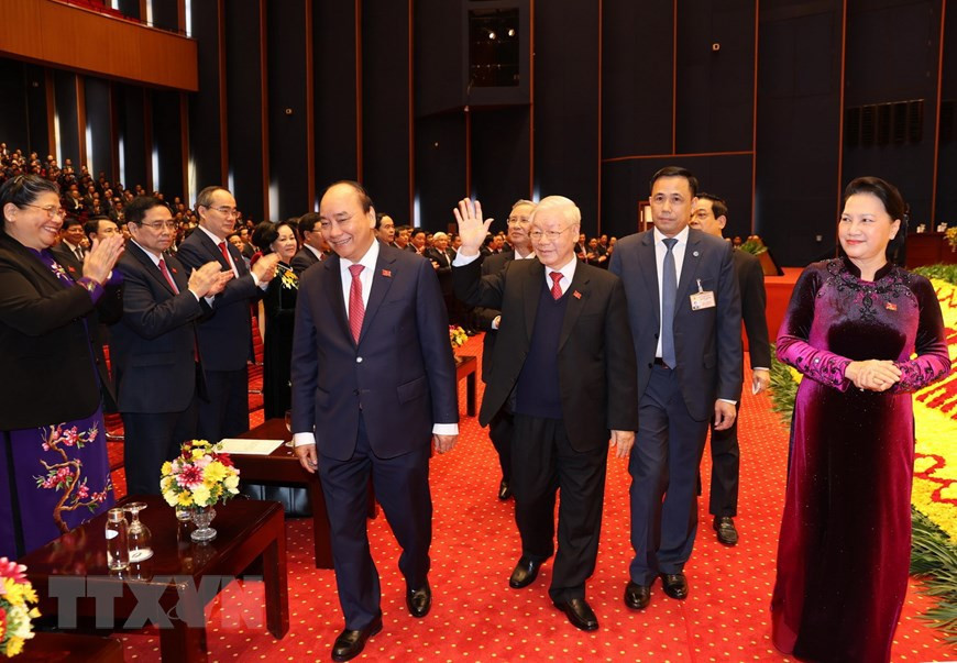 El secretario general del PCV y presidente de Vietnam, Nguyen Phu Trong, el primer ministro Nguyen Xuan Phuc y la presidenta de la Asamblea Nacional, Nguyen Thi Kim Ngan, participan en la sesión (Foto: VNA)