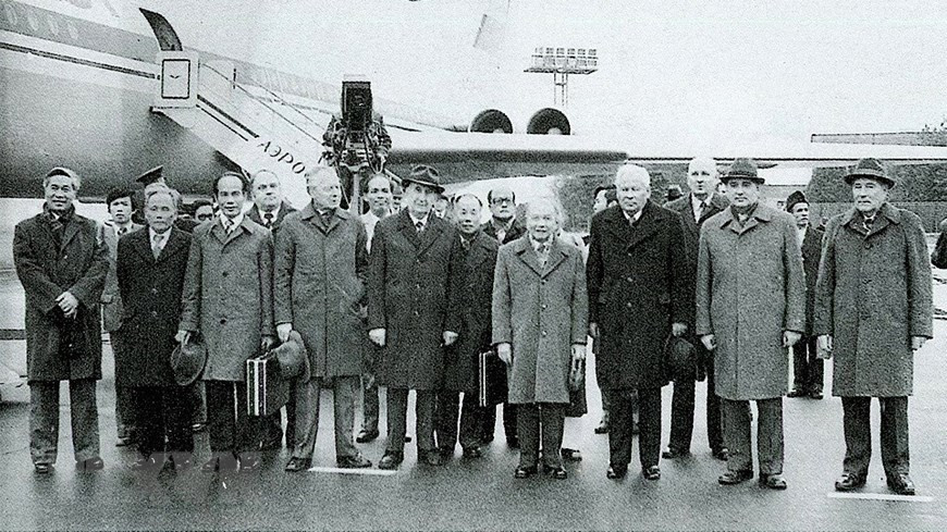 Truong Chinh, entonces presidente del Consejo de Estado en aquel momento, lideró la delegación del Partido y Estado vietnamitas en la visita a la Unión Soviética el 4 de noviembre de 1982 (Foto: Archivo de la VNA)