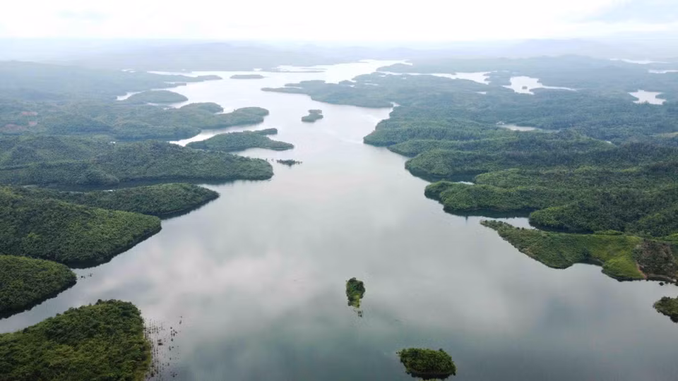 El lago Ta Dung se extiende hasta la ciudad de Bao Loc, provincia de Lam Dong, y siempre goza de un clima fresco y agradable durante todo el año. (Foto: VNA)