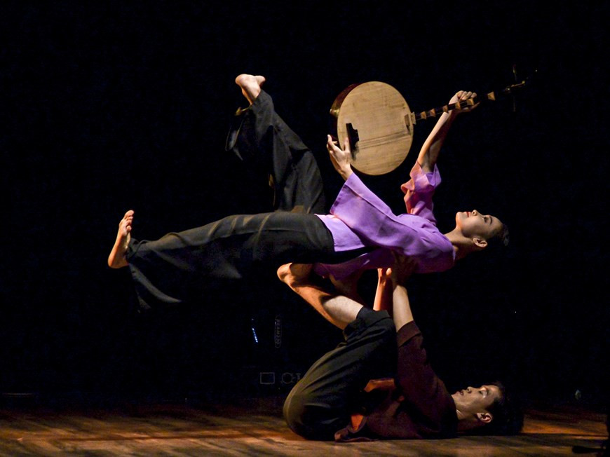 Un performance de artistas vietnamitas (Fuente: Vietnamplus)