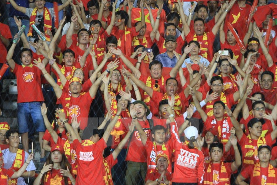 Aficcionados vietnamitas celebran la victoria. (Foto: VNA)