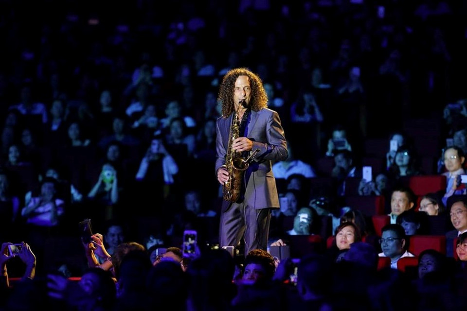 Para numerosos vietnamitas que vivieron la juventud en los años 80 y 90 del siglo pasado, la música de Kenny G se filtra en su mente como un recuerdo de ese periodo.