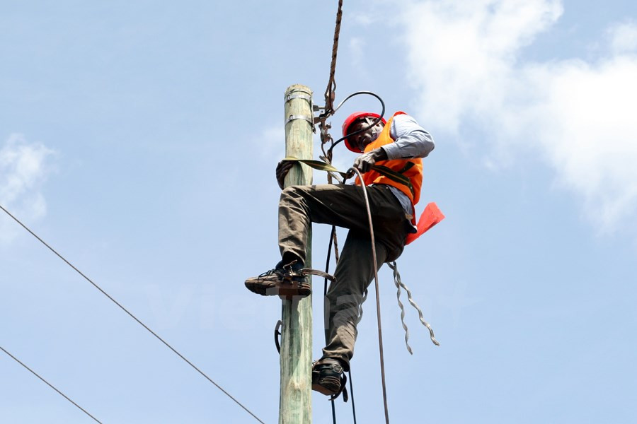 Instalados los últimos cables – paso clave para optimizar el ancho de banda en Tanzania.(Fuente: VNA)