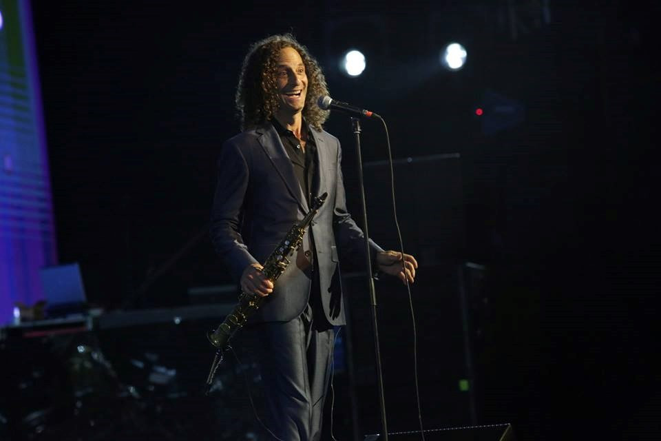 Sorprende a la audiencia al hablar vietnamita.