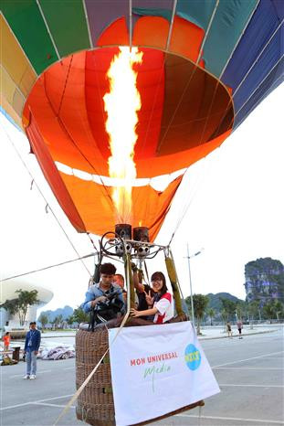 ##s###Las pruebas de los fogonazos, previo al ensamblaje de la vela principal son esenciales para asegurar un vuelo sin contratiempos. La canasta soporta hasta tres personas incluyendo al operador (Fuente: VNA) 