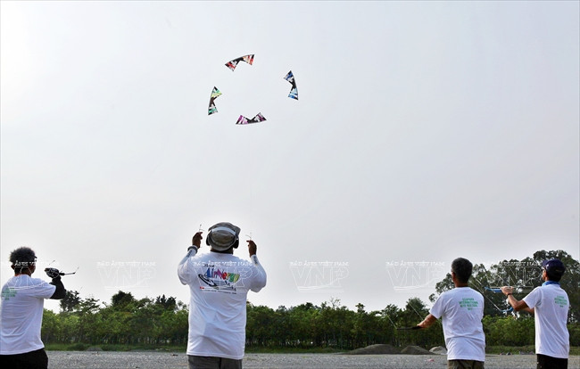 Una actuación del equipo singapurense 