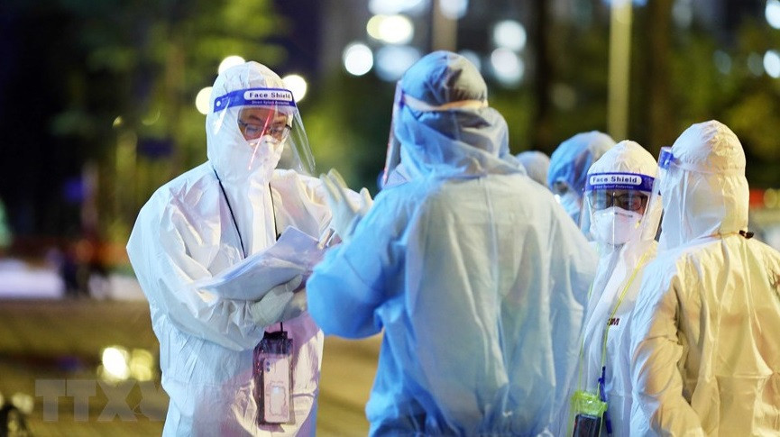 El hospital de campaña número 3 en la ciudad de Thu Duc trabaja las 24 horas para atender a los pacientes. (Foto: VNA)