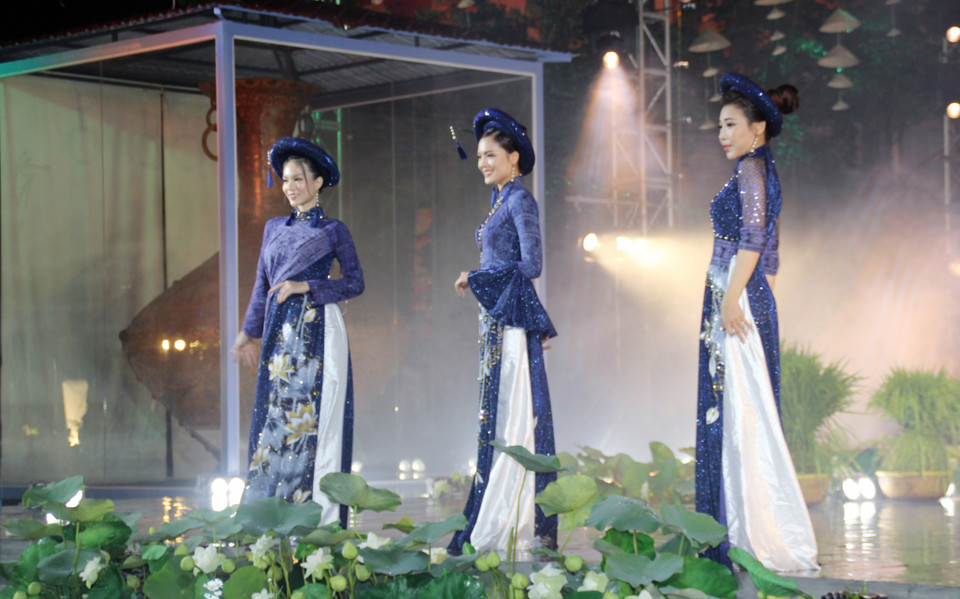 Diseño de Ao Dai, túnica tradicional de la mujer vietnamita (Fuente: VNA)