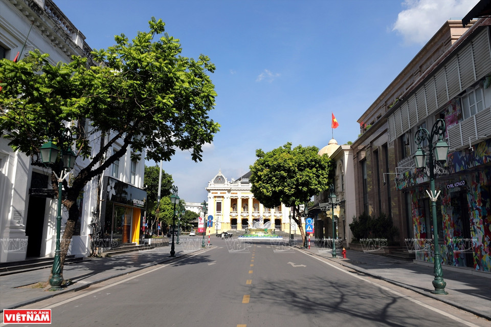 La calle de Trang Tien en el horario pico del tráfico. (Fuente: VNA)