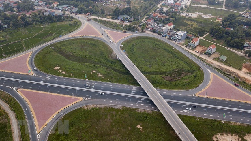 La autopista Hai Phong-Quang Ninh, en la intersección con la ciudad de Quang Yen. (Foto: VNA)