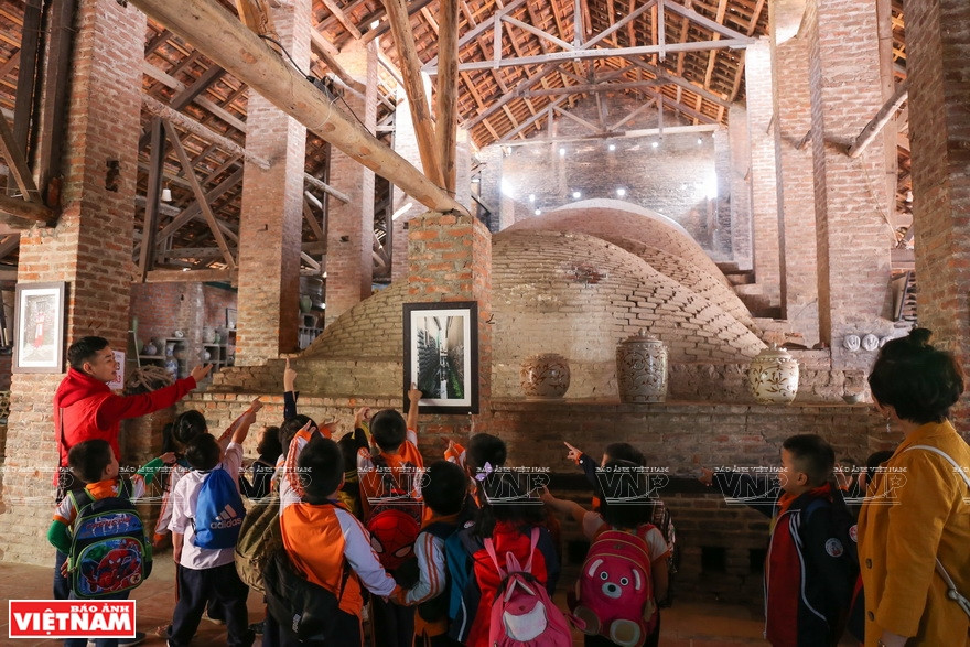 El último horno antiguo con forma de calabaza es el destino más atractivo para los turistas. (Fuente: VNA)