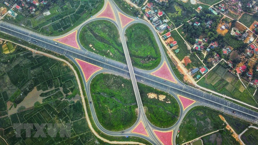 La intersección de Minh Khai entre las dos autopistas Ha Long-Hai Phong y Ha Long-Van Don, con la avenida 18 que se encuentra a la entrada de la ciudad de Ha Long. (Foto: VNA)