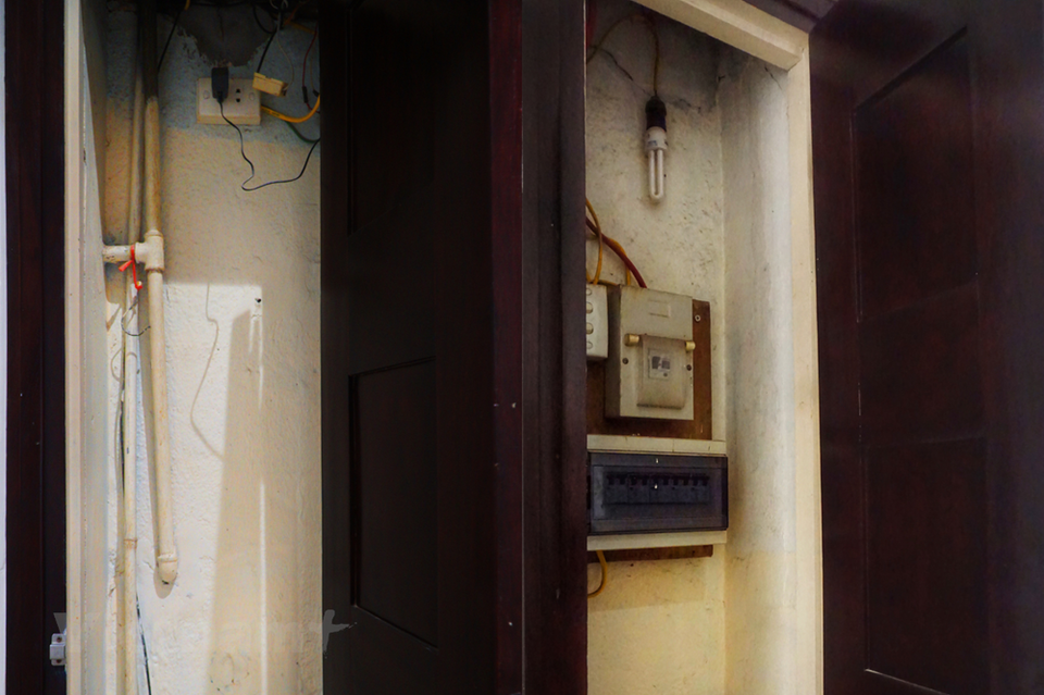 Los sistemas de electricidad y plomería corren en el interior de las paredes y debajo del suelo, y funcionan hasta hoy día. (Fuente: VNA)