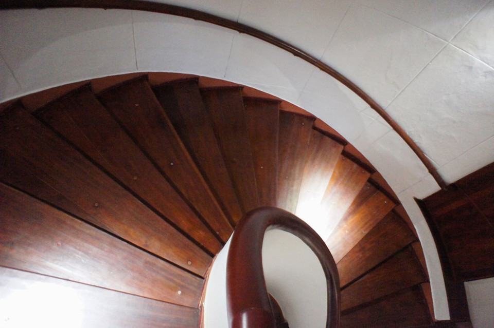 Lo que impresiona a cualquier visitante es quizás los escalones hechos de madera que conectan los pisos. (Fuente: VNA)