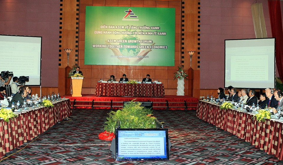 Foro del ASEM sobre el crecimiento verde en Hanoi, el 3 de octubre de 2011. (Foto: VNA)
