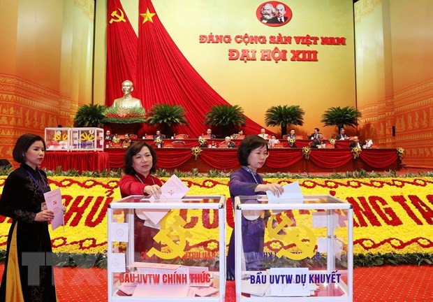 Los delegados votan por el Comité Central del XIII mandato (Fuente:VNA)