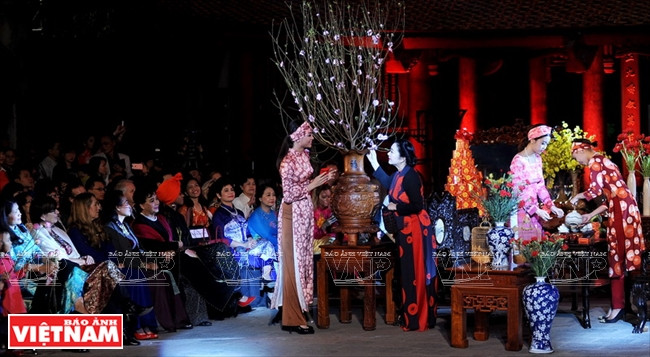 Colección 'Melocotón' simboliza la hermosura y elegancia de la mujer vietnamita.