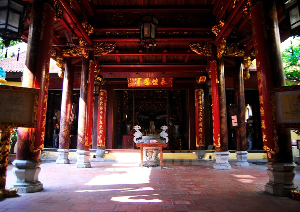 La obra es construida a estilo tradicional con madera. 