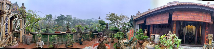 La terraza de las tradicionales casas de madera de cinco habitaciones tiene la altura de los árboles viejos que la rodean (Foto: Vietnam +)